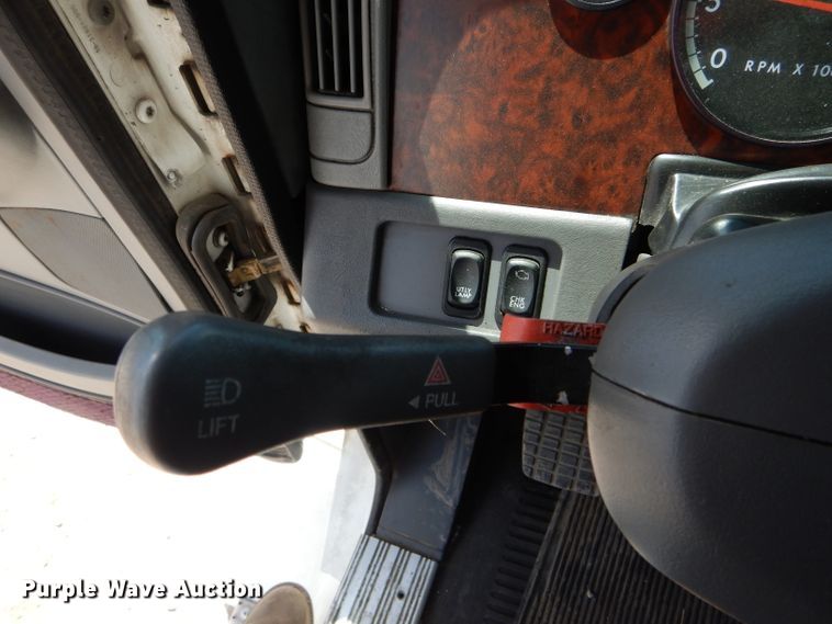 image for item HM9610 2000 Freightliner Century Class  semi truck