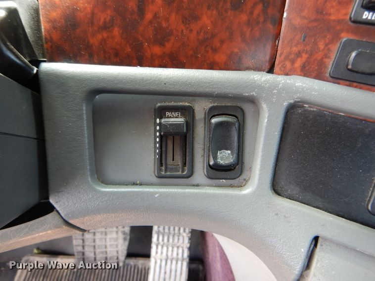 image for item HM9610 2000 Freightliner Century Class  semi truck