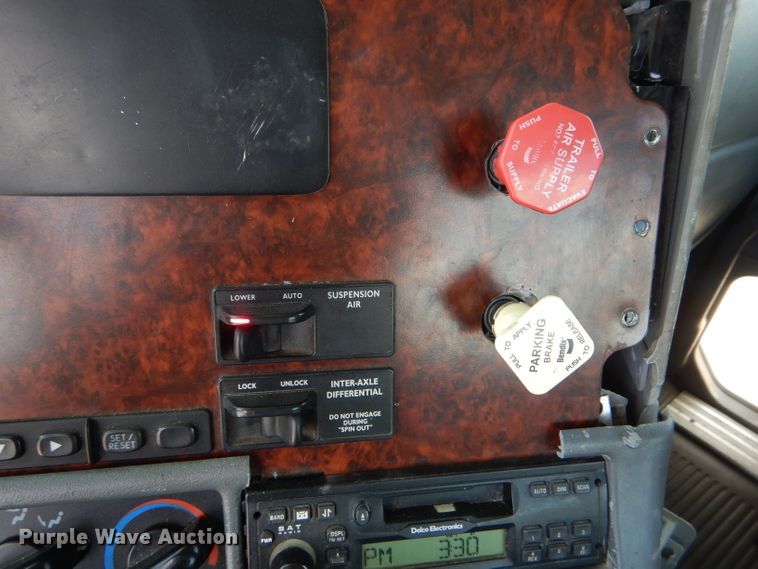 image for item HM9610 2000 Freightliner Century Class  semi truck