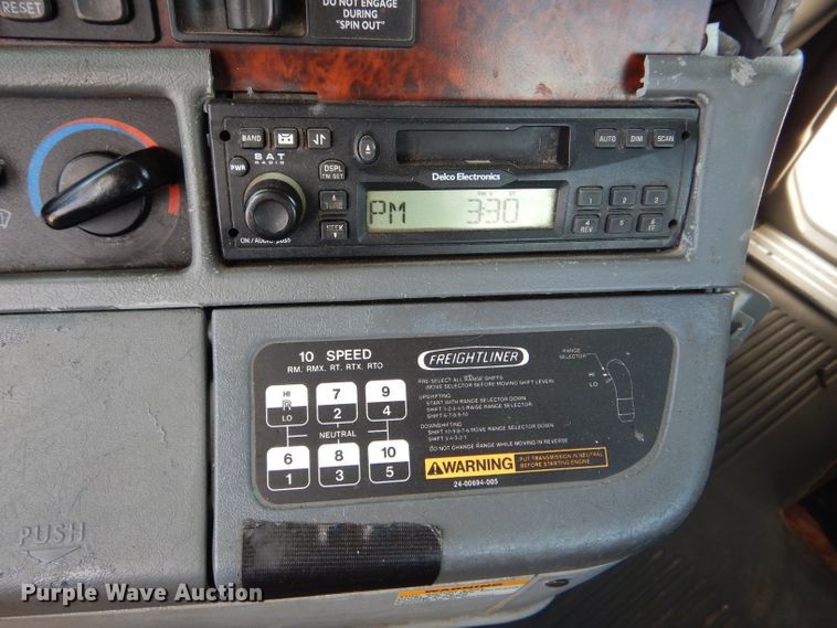 image for item HM9610 2000 Freightliner Century Class  semi truck