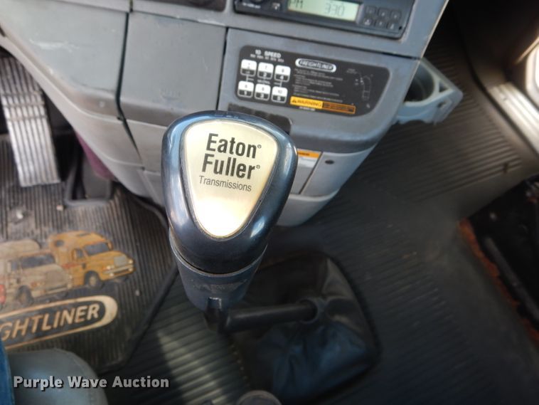 image for item HM9610 2000 Freightliner Century Class  semi truck