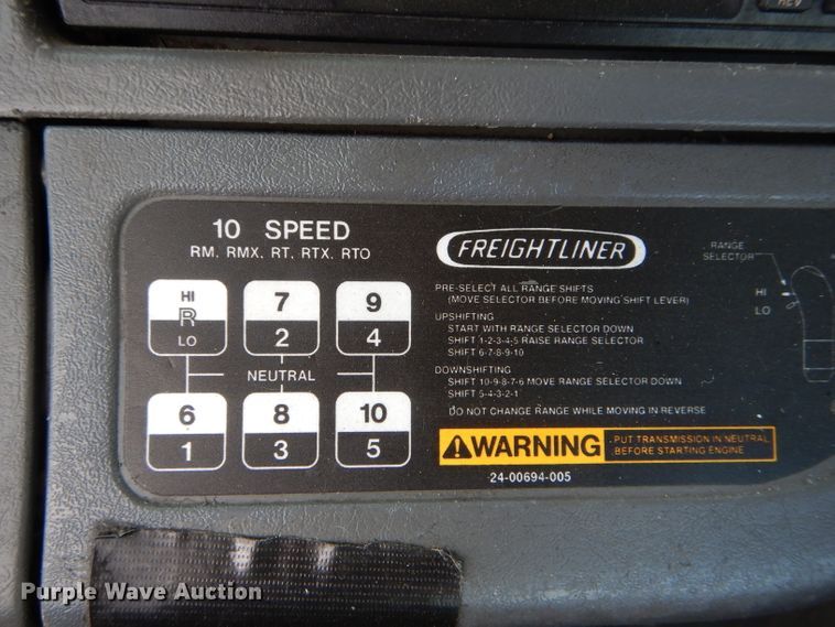 image for item HM9610 2000 Freightliner Century Class  semi truck