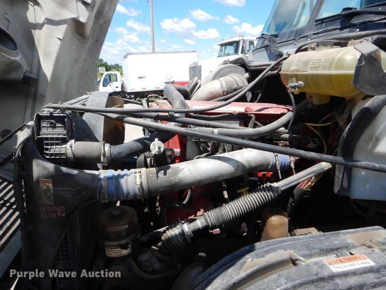 image for item HM9610 2000 Freightliner Century Class  semi truck