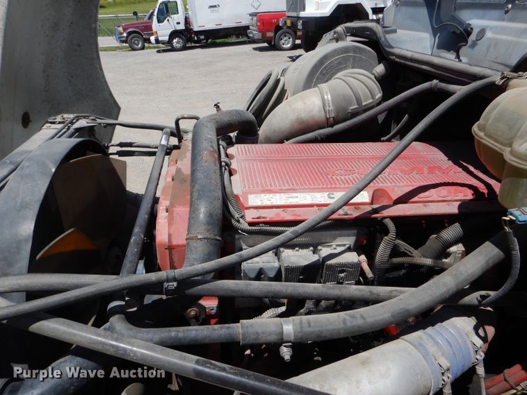 image for item HM9610 2000 Freightliner Century Class  semi truck