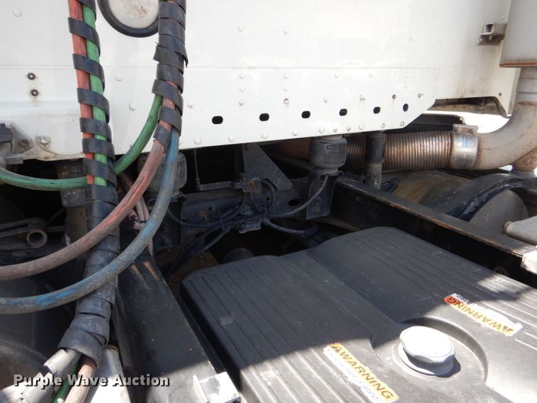 image for item HM9610 2000 Freightliner Century Class  semi truck