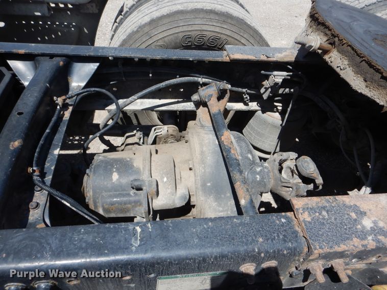 image for item HM9610 2000 Freightliner Century Class  semi truck