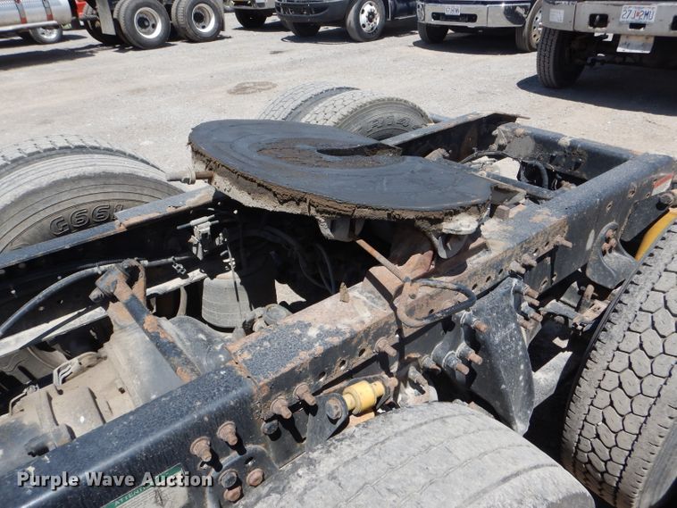 image for item HM9610 2000 Freightliner Century Class  semi truck