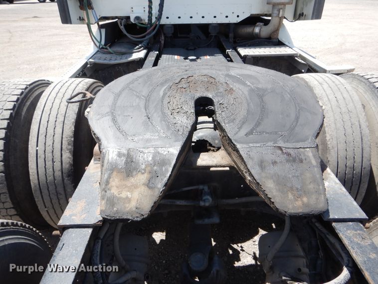 image for item HM9610 2000 Freightliner Century Class  semi truck