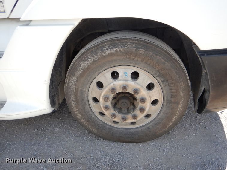 image for item HM9610 2000 Freightliner Century Class  semi truck