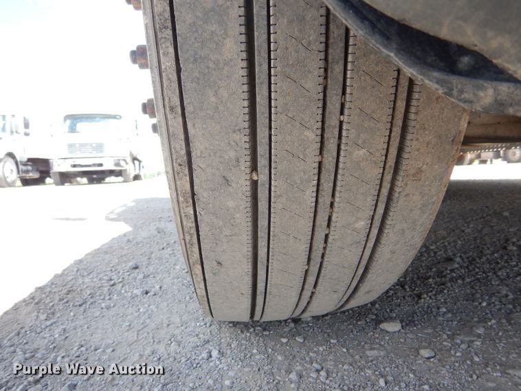 image for item HM9610 2000 Freightliner Century Class  semi truck