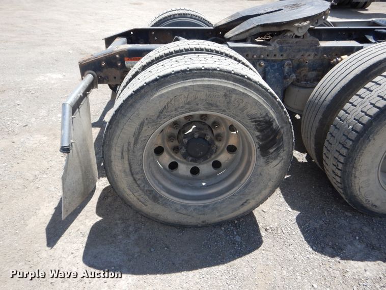 image for item HM9610 2000 Freightliner Century Class  semi truck