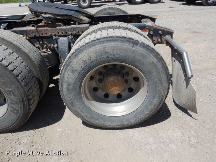 image for item HM9610 2000 Freightliner Century Class  semi truck