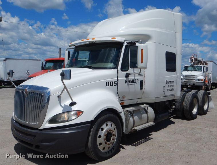 image for item HM9611 2011 International ProStar Premium  semi truck