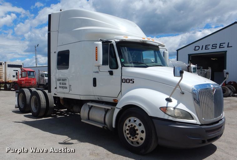 image for item HM9611 2011 International ProStar Premium  semi truck