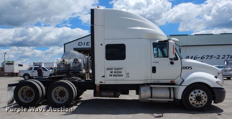 image for item HM9611 2011 International ProStar Premium  semi truck