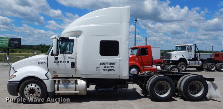 image for item HM9611 2011 International ProStar Premium  semi truck