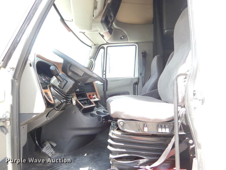 image for item HM9611 2011 International ProStar Premium  semi truck