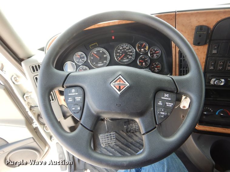 image for item HM9611 2011 International ProStar Premium  semi truck