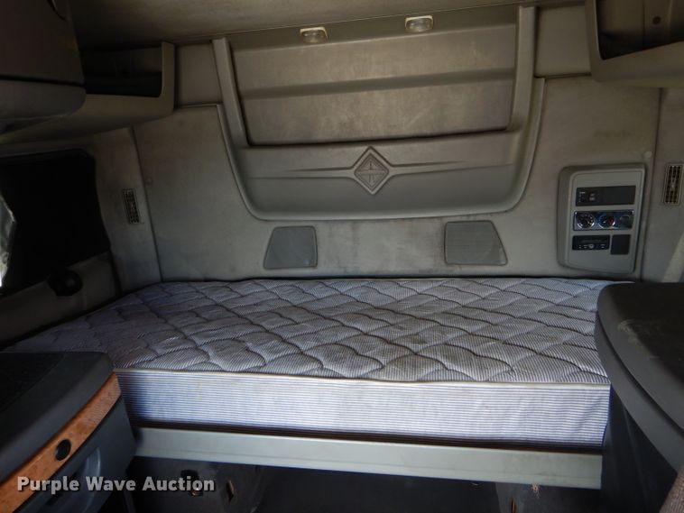 image for item HM9611 2011 International ProStar Premium  semi truck