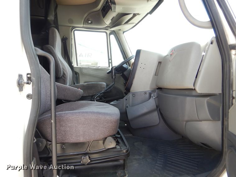 image for item HM9611 2011 International ProStar Premium  semi truck