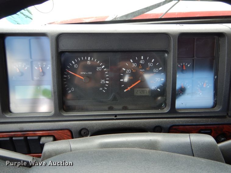 image for item HM9612 1998 Volvo VN  semi truck