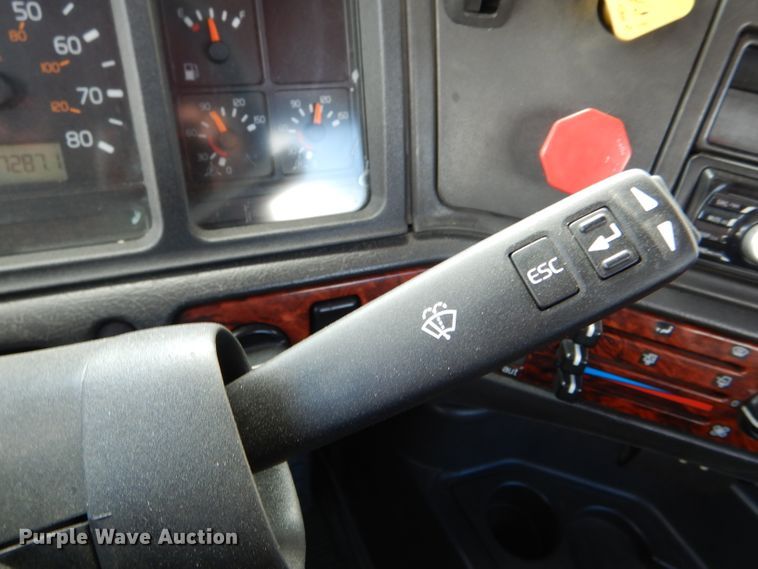 image for item HM9612 1998 Volvo VN  semi truck