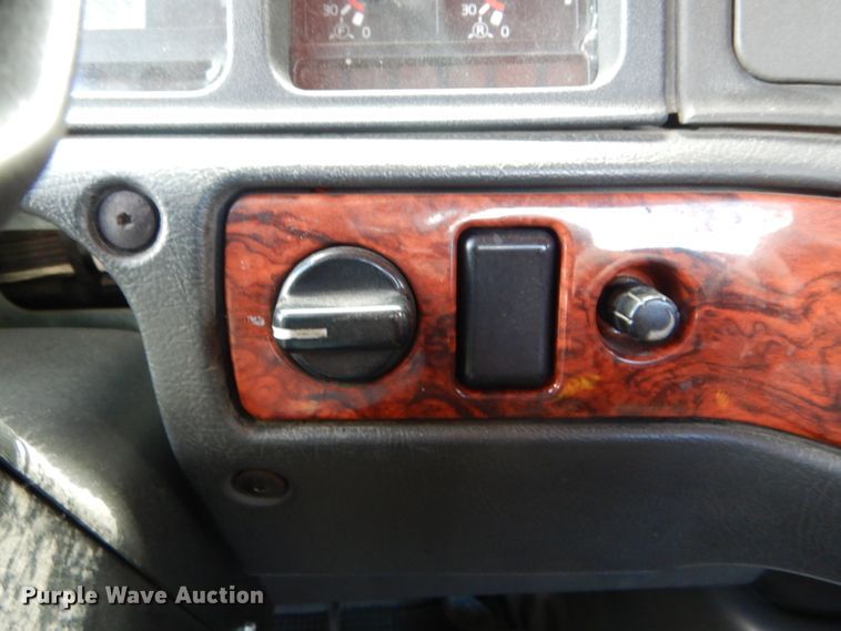 image for item HM9612 1998 Volvo VN  semi truck