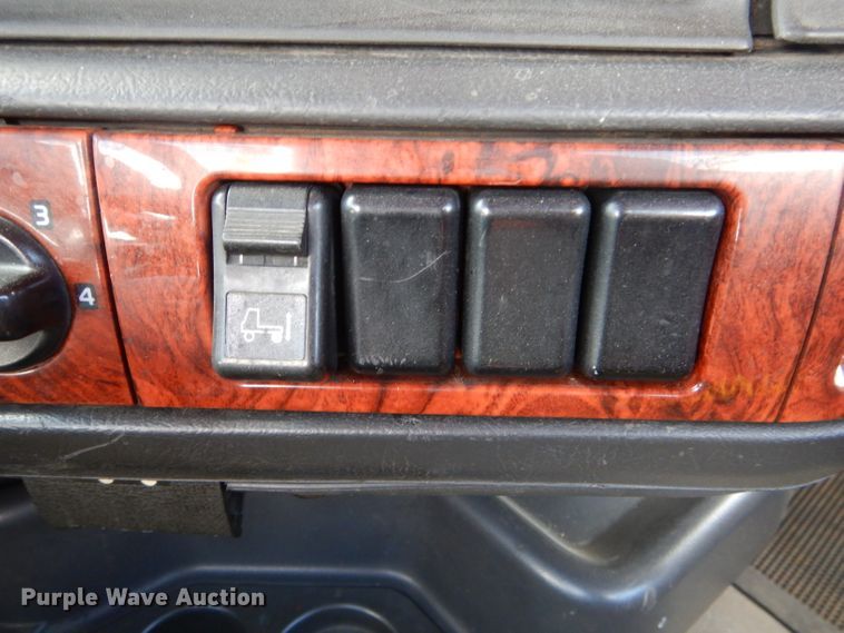 image for item HM9612 1998 Volvo VN  semi truck