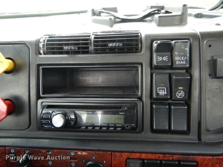 image for item HM9612 1998 Volvo VN  semi truck