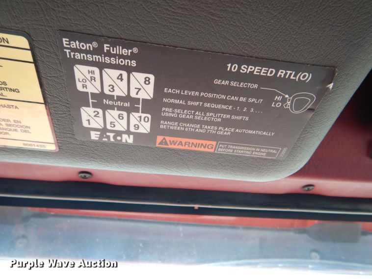 image for item HM9612 1998 Volvo VN  semi truck