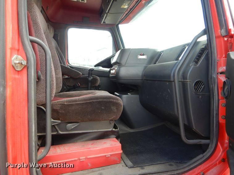 image for item HM9612 1998 Volvo VN  semi truck