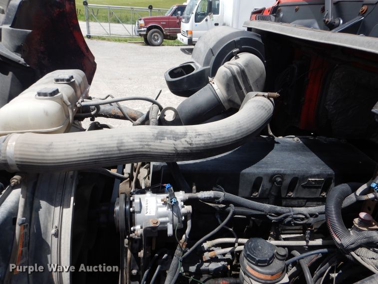 image for item HM9612 1998 Volvo VN  semi truck