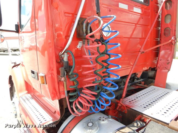 image for item HM9612 1998 Volvo VN  semi truck