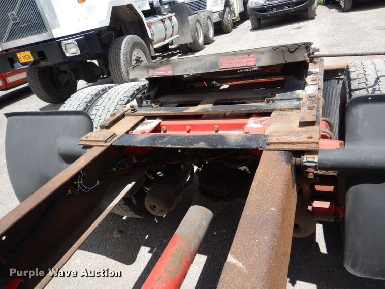 image for item HM9612 1998 Volvo VN  semi truck