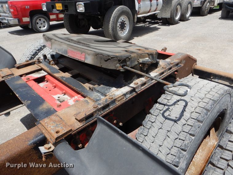 image for item HM9612 1998 Volvo VN  semi truck