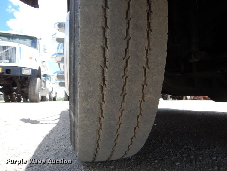 image for item HM9612 1998 Volvo VN  semi truck