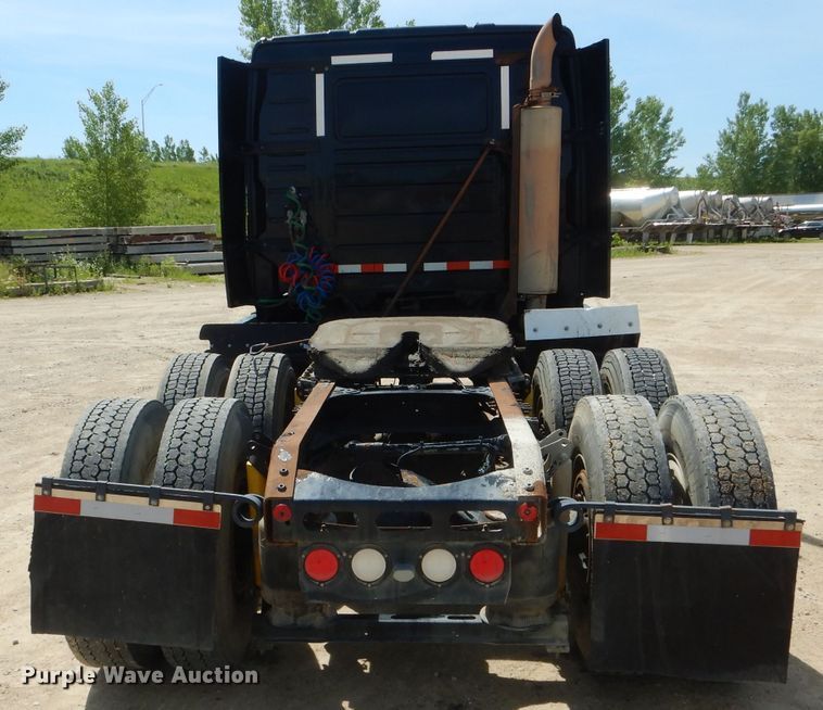 image for item HM9622 2007 Volvo VN  semi truck