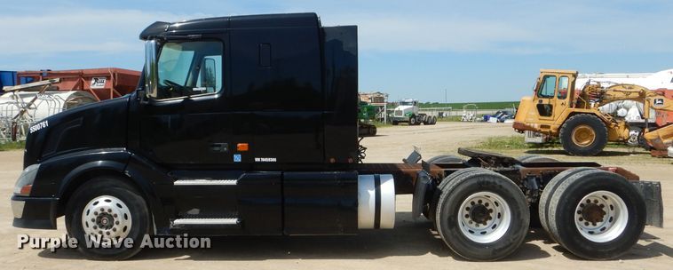 image for item HM9622 2007 Volvo VN  semi truck