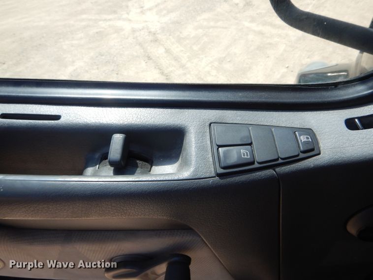 image for item HM9622 2007 Volvo VN  semi truck