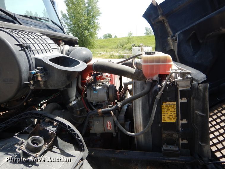 image for item HM9622 2007 Volvo VN  semi truck