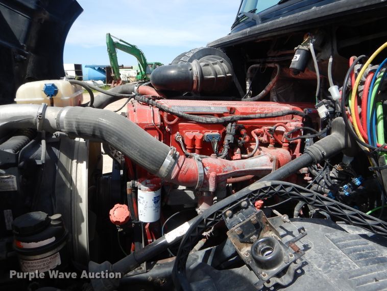 image for item HM9622 2007 Volvo VN  semi truck