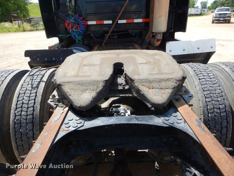 image for item HM9622 2007 Volvo VN  semi truck