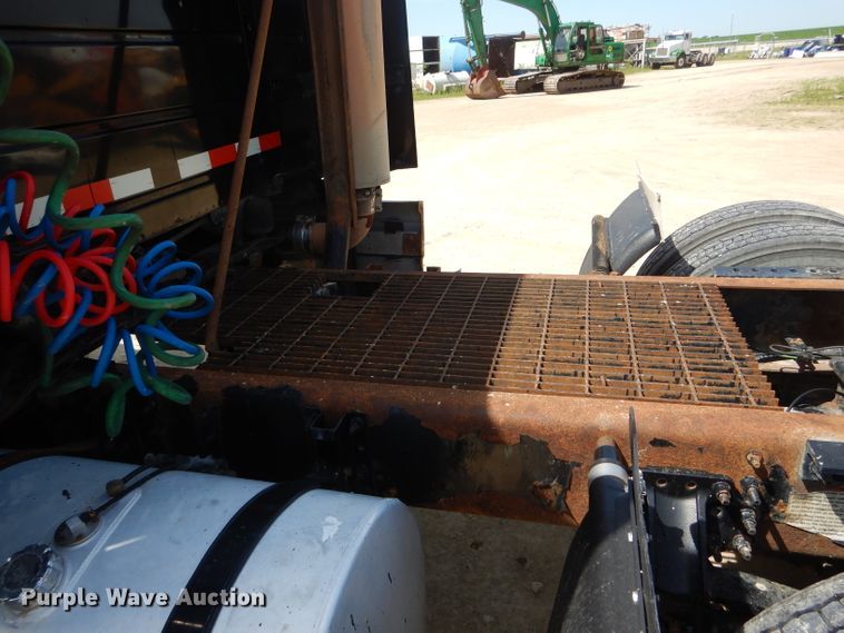 image for item HM9622 2007 Volvo VN  semi truck