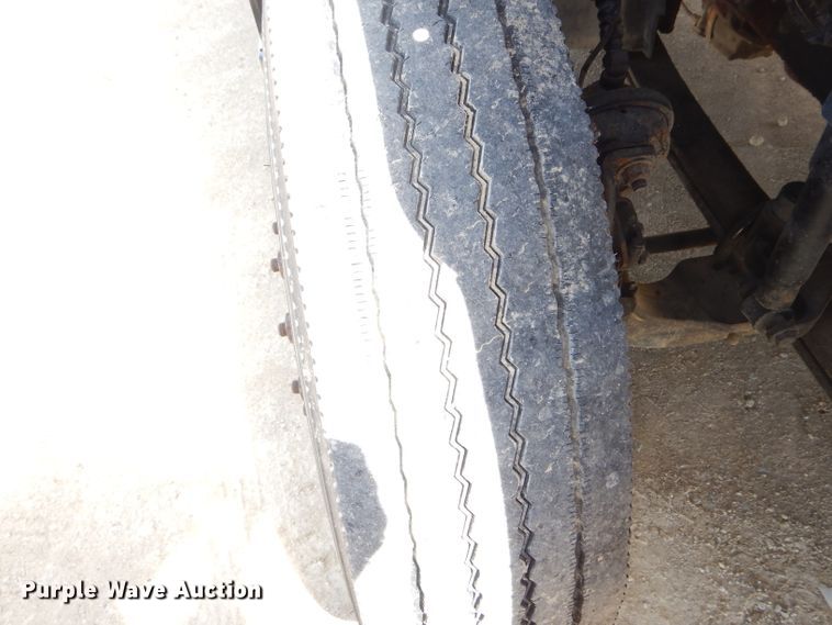 image for item HM9622 2007 Volvo VN  semi truck