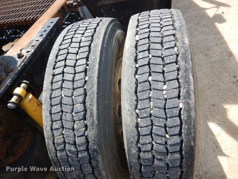 image for item HM9622 2007 Volvo VN  semi truck