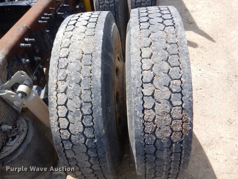 image for item HM9622 2007 Volvo VN  semi truck