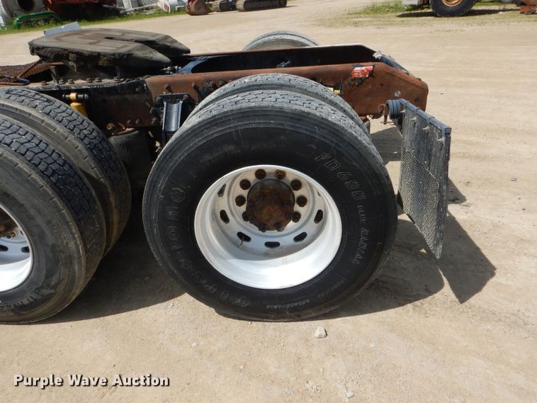 image for item HM9622 2007 Volvo VN  semi truck