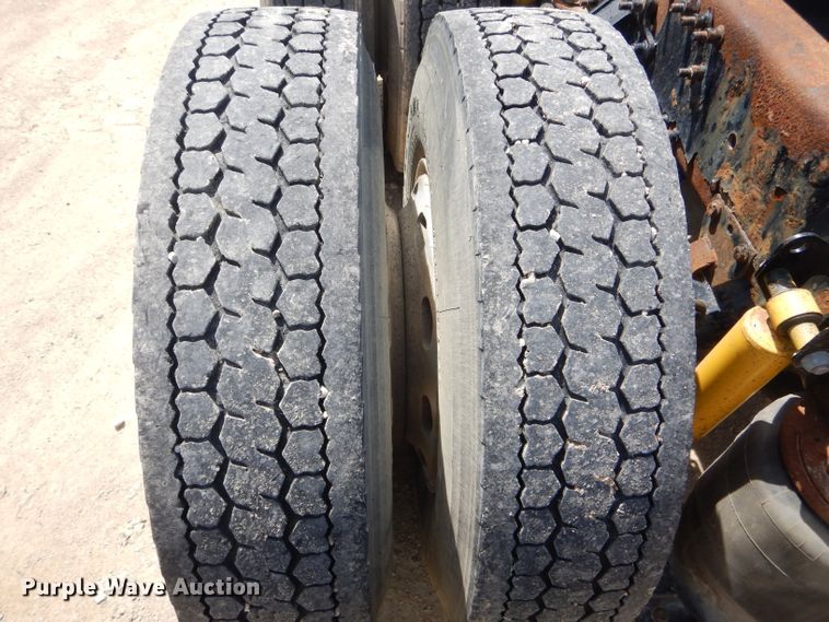 image for item HM9622 2007 Volvo VN  semi truck