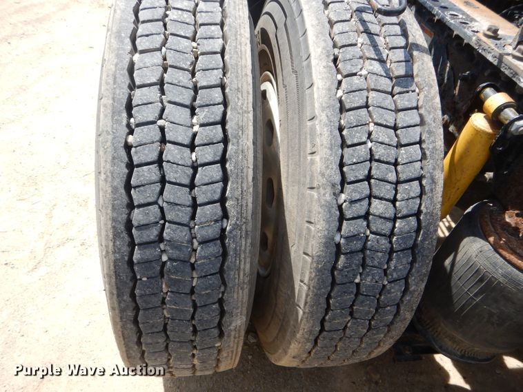 image for item HM9622 2007 Volvo VN  semi truck