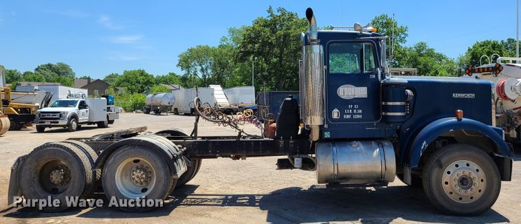 image for item K5937 1987 Kenworth W900  semi truck